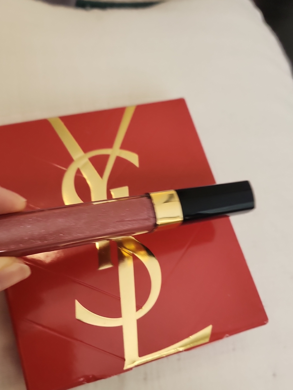CHANEL LEVER3S SCINTILLANTES BRILLANT EXTREME GLOSSIMER 119- WILD ROSE.